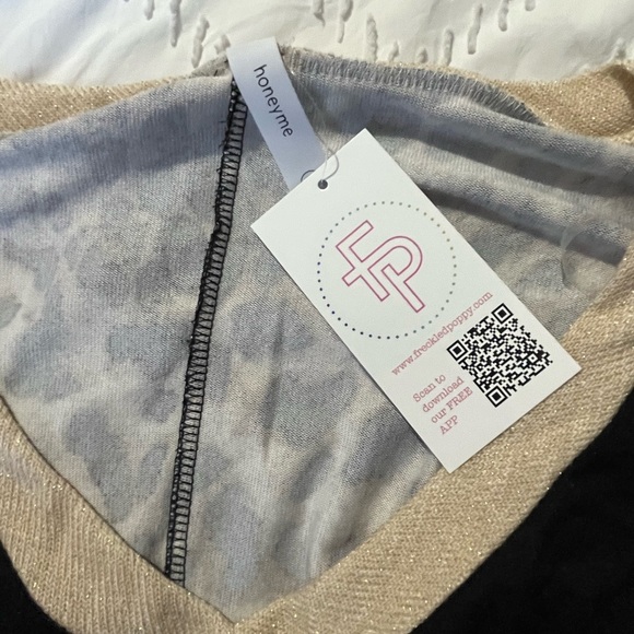 NWT HoneyMe leopard top. Size L - Picture 6 of 7